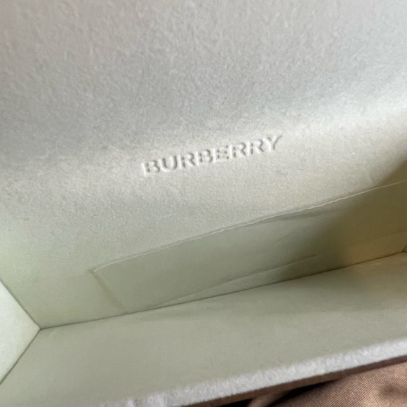 Burberry Authentic Black Sunglasses NWT All Inclusion - Picture 12 of 12